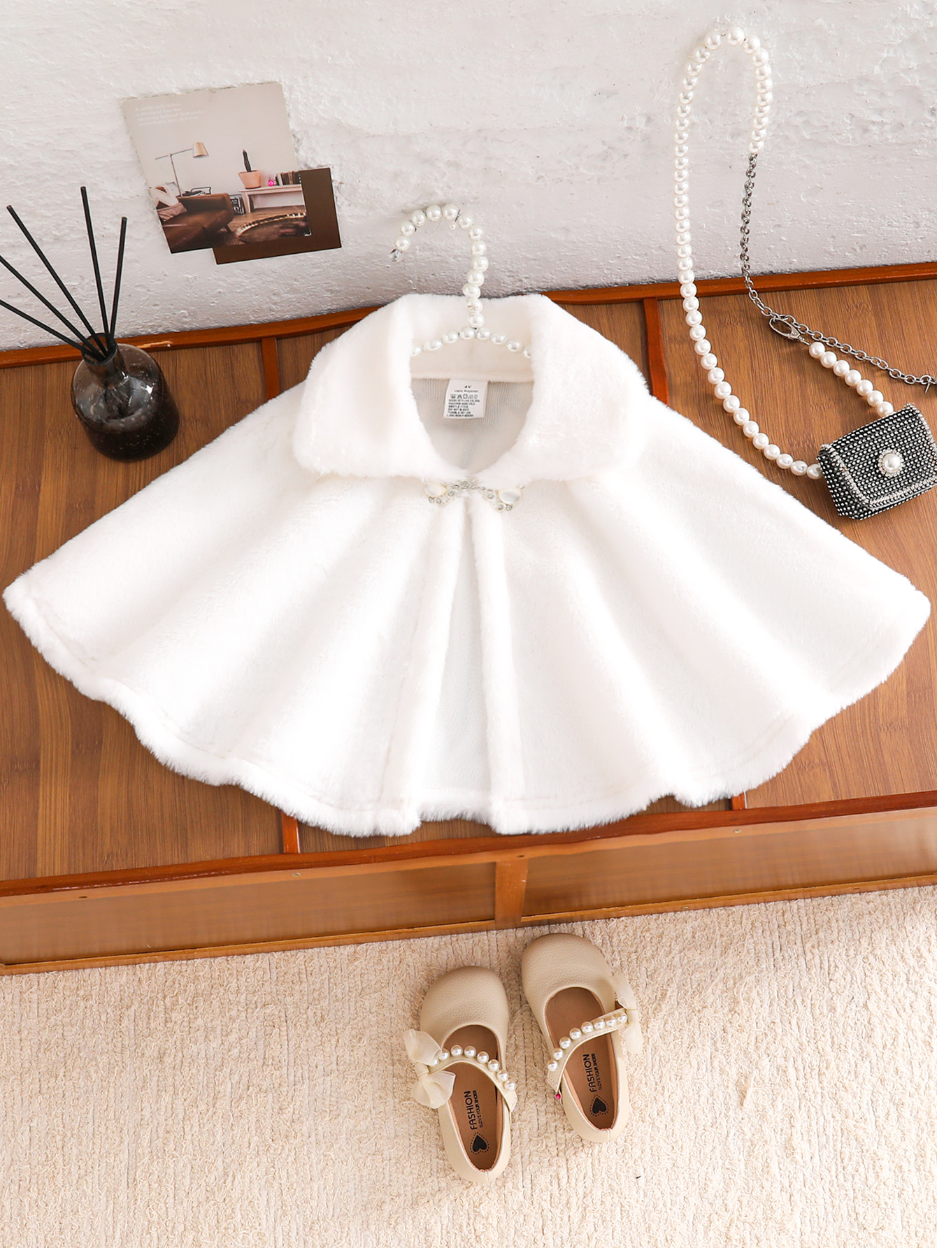 A Warm White Princess Shawl Ca - Winter Clothing Activity บทวิจารณ์และราคา