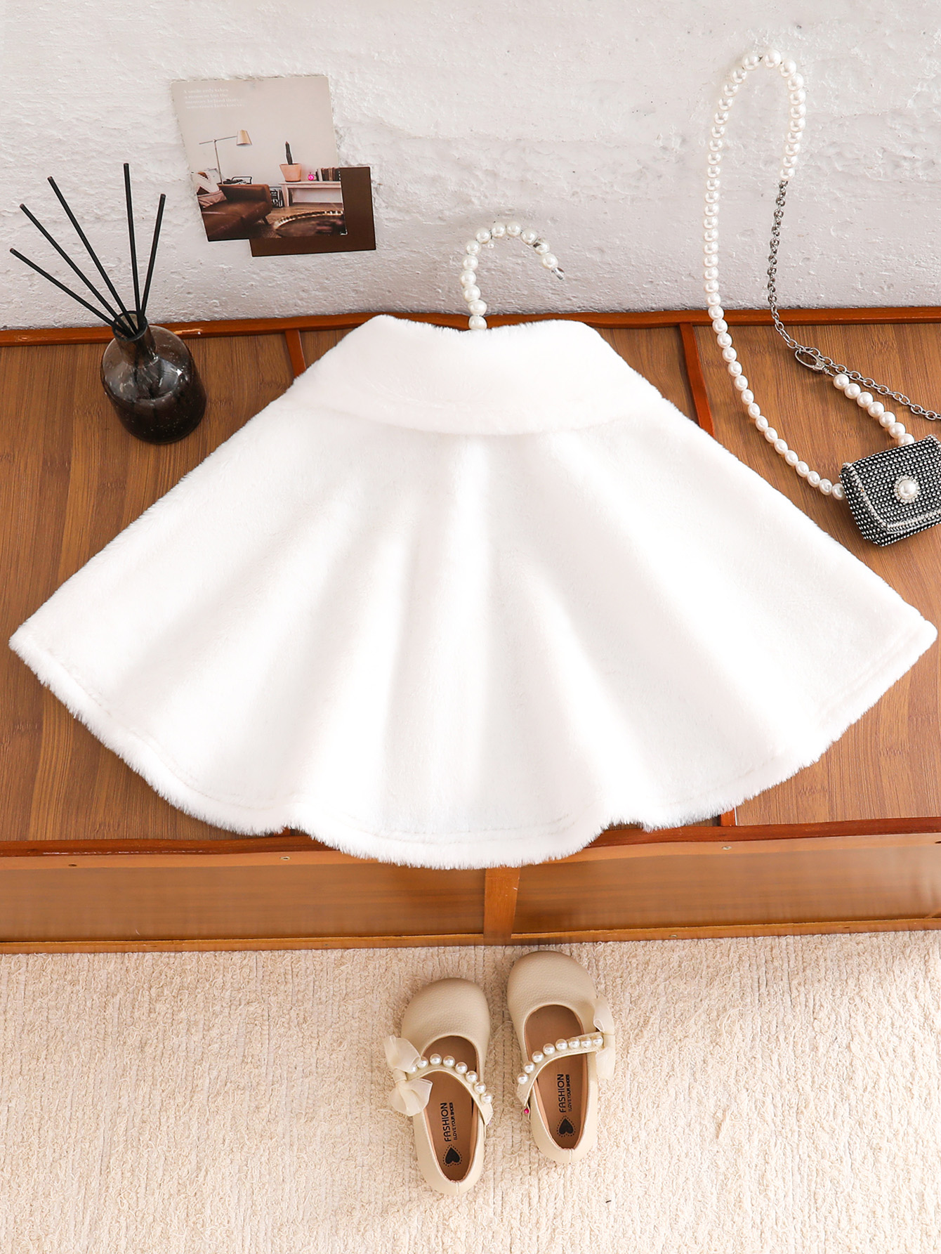 A Warm White Princess Shawl Ca - Winter Clothing Activity บทวิจารณ์และราคา